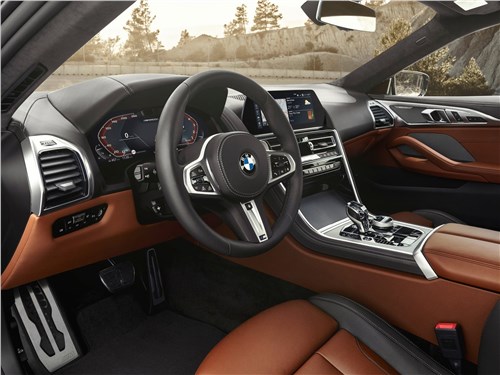 BMW 8-Series Coupe 2019 салон
