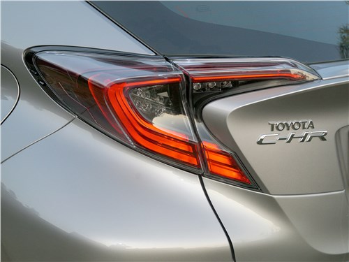 Toyota C-HR 2016 задний фонарь