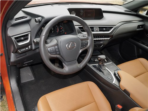 Lexus UX 200 2019 салон