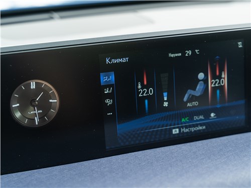 Lexus UX 200 2019 центральный дисплей