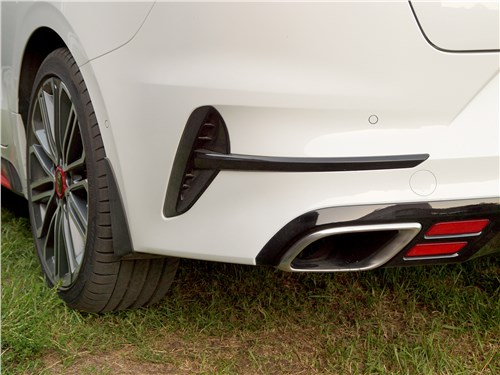 Kia ProCeed GT 2019 вид сзади