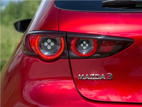 Mazda 3 2019 задний фонарь