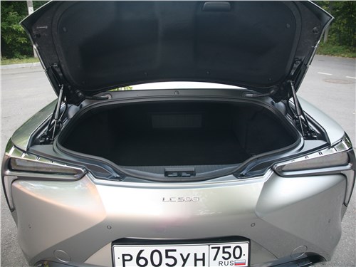 Lexus LC 500 2018 багажное отделение