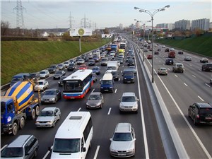 Законопроект о повышении лимита скорости на некоторых участах МКАД на финишной прямой