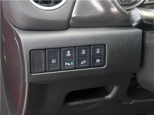 Suzuki Vitara Hybrid (2020) кнопки