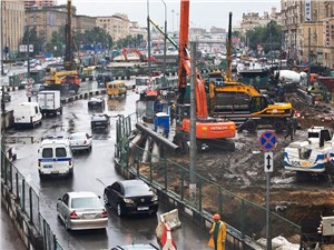Государственные инвестиции на строительство дорог в Москве урежут в полтора раза