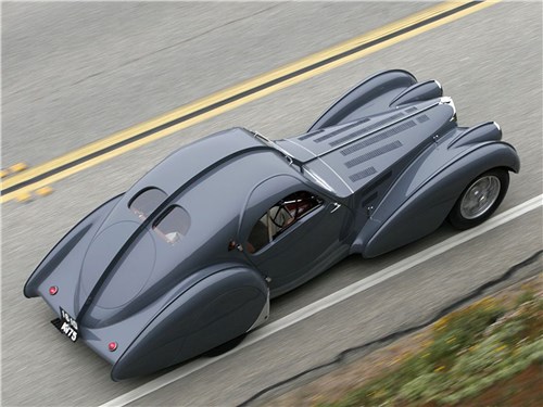 В конце 1930-х Жан Хольцхух заказал переделку своего Atlantic, как говорят, итальянскому дизайнеру Джюзеппе Фигони. В этом виде автомобиль и воссоздан