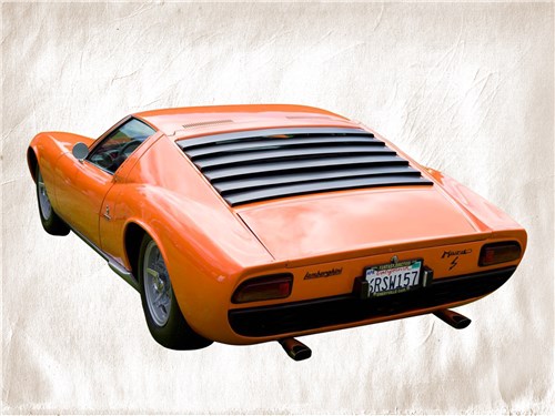 Прозрачную крышку над моторным отсеком на серийных Miura заменила решетка, напоминающая жалюзи