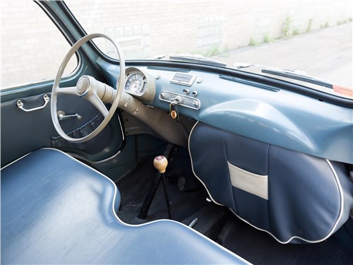 Оригинальность, продиктованная необходимостью. «Ломаный» вал руля разворачивал усилие от «штурвала» к оказавшимся сзади управляемым колесам