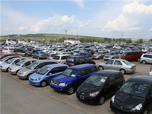 Российский автомобильный рынок продолжает сокращаться