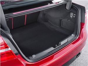 Jaguar XE 2015 багажное отделение