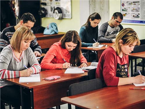 Разделить водителей на любителей и профи не получается