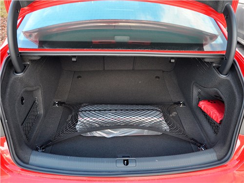Audi A4 2016 багажное отделение