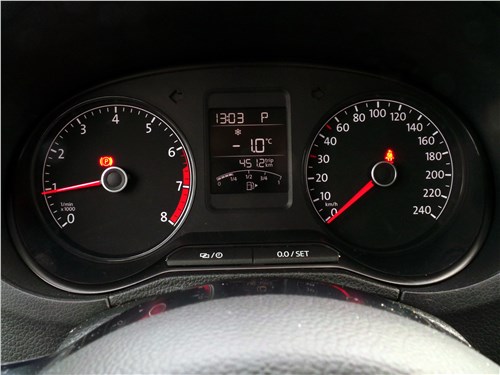 Volkswagen Polo GT 2016 приборная панель
