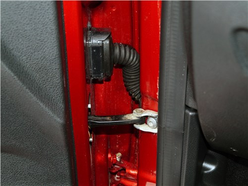 Lada Vesta 2015 фиксаторы двери
