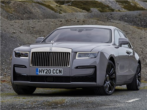Rolls-Royce Ghost (2021) вид спереди