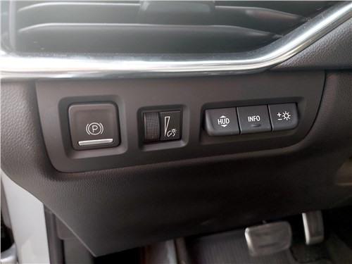 Cadillac XT4 (2019) кнопки