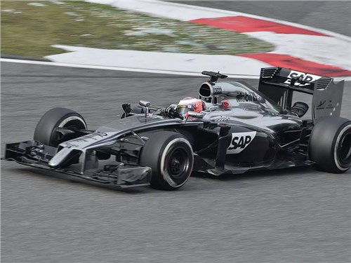 Новость про McLaren - За руль болида «Формулы-1» сядут пенсионеры