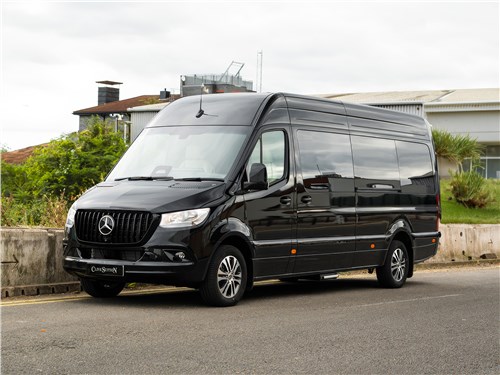 CLIVE SUTTON First Class Mercedes-Benz Sprinter вид спереди