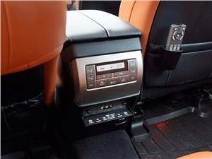Lexus GX 460 2014 климат-контроль для второго ряда