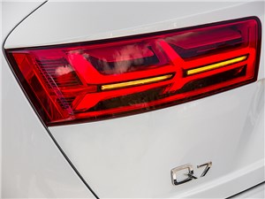 Audi Q7 2015 задний фонарь