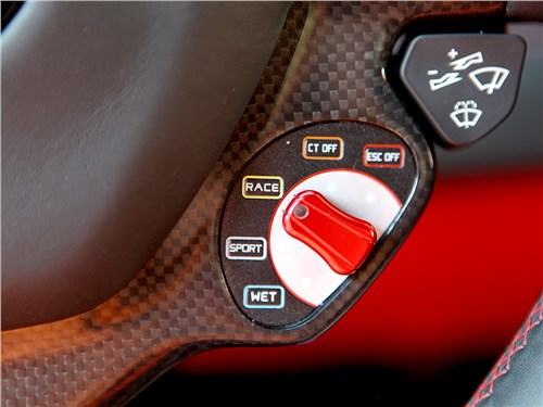 Ferrari 488 GTB 2016 переключение режимов на руле