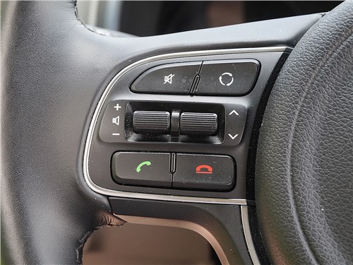 Kia Sportage 2016 кнопки на руле