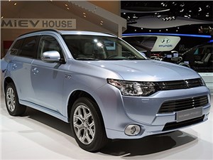 Гибридные внедорожники Mitsubishi Outlander PHEV появились в продаже на европейском рынке