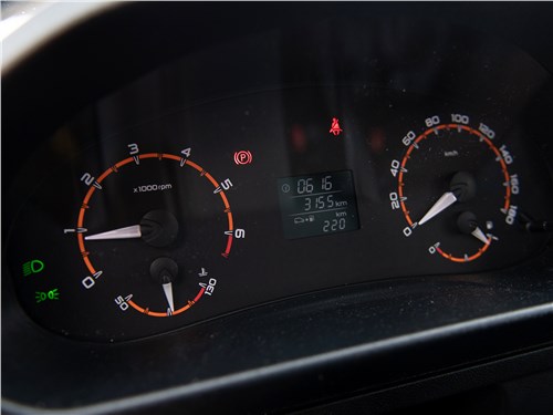 Lada Niva Legend Bronto (2021) приборная панель