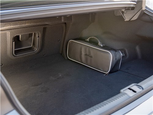Lexus ES (2022) багажное отделение
