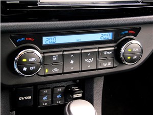 Toyota Corolla 2013 ручки и кнопки управления климатом