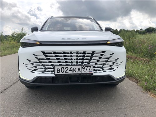 BAIC X75 (2024) вид спереди