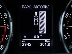 Skoda Superb Combi 2013 приборная панель индикация автопарковки