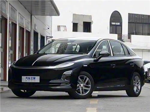 Hongqi представила электроседан E-QM5 со сменной батареей