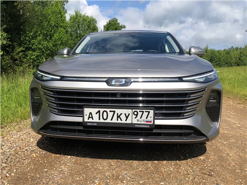 FAW Bestune B70 (2025) вид спереди