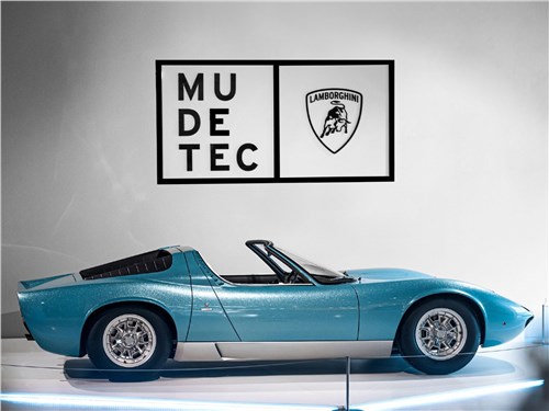 В 1968-м Lamborghini представила Miura Roadster с кузовом типа тарга, однако в серию открытая версия не пошла