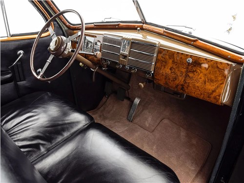 Интерьер Cadillac V16 второго поколения, как и внешность модели, претерпел серьезные изменения