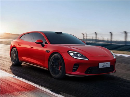 Huawei готовит электрокар в стиле Porsche Panamera 