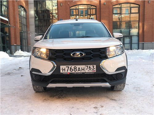 Предпросмотр lada largus cross (2021) вид спереди