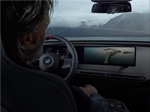 Новость про BMW - BMW нарушил собственное обещание и начал показывать рекламу на экранах автомобилей