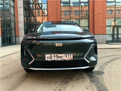 Geely EX5-EM-i (2025) вид спереди
