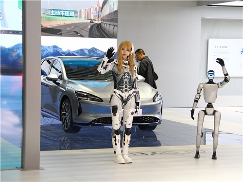Шанхай-2025: гибридный, роботизированный, летающий