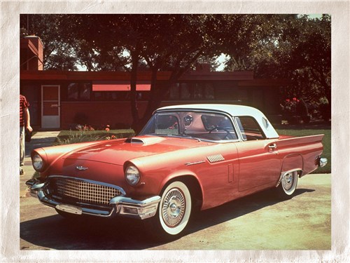 T-Bird 1957 модельного года помимо прочего получил увеличенные радиаторную решетку и кормовые кили 