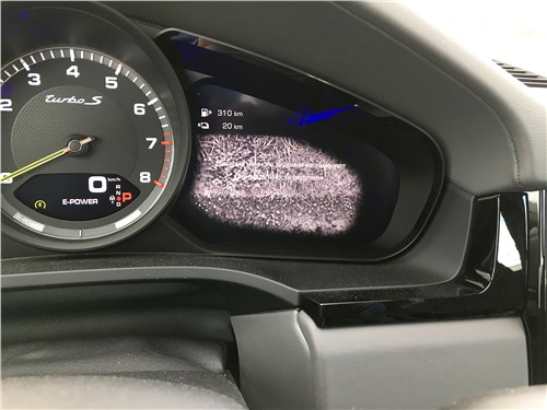 Porsche Cayenne Turbo S E-Hybrid Coupe 2020 приборная панель