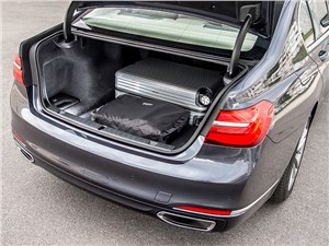 BMW 7-Series 2016 багажное отделение