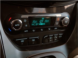 Ford Kuga 2013 климат-контроль