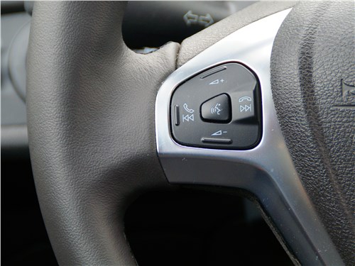 Ford Fiesta sedan 2015 кнопки на руле