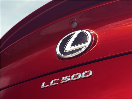 Lexus LC500 2017 камера заднего вида