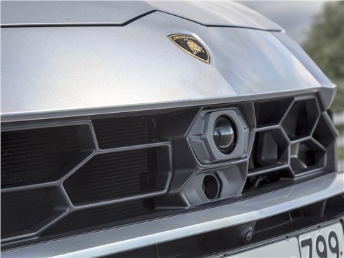 Lamborghini Urus 2019 решетка радиатора