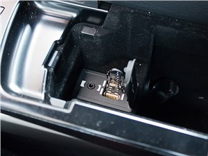 Lexus IS FS 2013 USB-порт